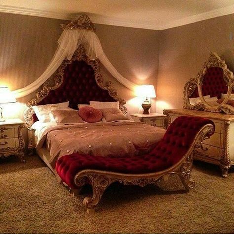 Red Decor Bedroom, White Gold Room, Dholki Ideas, Princess Bedroom Set, Vampire Bedroom, Dr Office, Bedroom Set Designs, Aesthetic Bedrooms, Royal Room