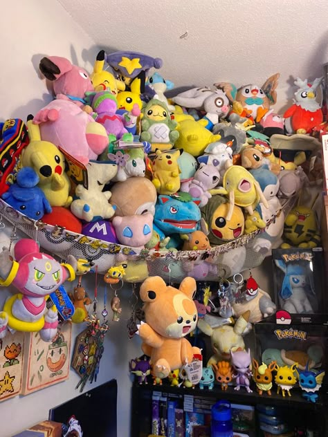 Pokemon Gamer Room, Plushy Storage Idea, Pokemon Room Aesthetic, Pokemon Room Decor, Plushie Room, Nerd Bedroom, Aesthetic Mobile Games, Cute Comfy Aesthetic, Plush Display