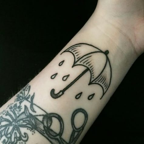 Bmth Tattoo, Upside Down Umbrella, Traditional Tattoo Stencils, Traditional Hand Tattoo, Umbrella Tattoo, Beginner Tattoos, Traditional Tattoo Flash, Tattoo Meaning, Traditional Tattoos