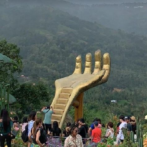 Sirao Flower Garden giant hand Sirao Garden Cebu, Philippines Cities, Cebu City Philippines, Hand Statue, Hand Sculpture, Cebu City, As Pictures, Cebu, Stairs Design