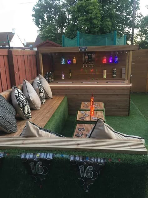 When my daughter wanted a party in the garden for her 16th birthday, I said I’d bring some wood pallets home from work to build a garden bar for her birthday party! #pallets #palletwood #garden #palletbar #bar #diy #woodworking #recycled Diy Garden Bar, Garden Bar Ideas, Garden Bar Shed, Outdoor Garden Bar, Party In The Garden, Outside Bar, Build A Garden, Diy Outdoor Bar, Bar Shed