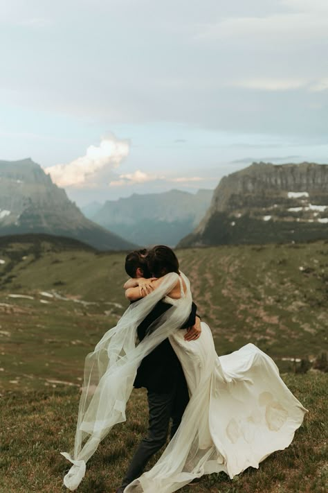 For this couple’s wedding, they got the best of both worlds. They had the unique opportunity of having a traditional wedding followed by an elopement adventure! Their dream had always been to elope in the mountains, so we did it! I’m thankful every day for the opportunity to capture adventures like this couple’s Glacier National Park wedding story. #glaciernationalpark #glaciernationalparkphotography #glaciernationalparkelopement #montanaelopementideas Dreamy Mountain Wedding, Weddings In The Mountains, Elopement In Mountains, Vintage Mountain Wedding, Cloudland Canyon State Park Wedding, Unique Elopement Photos, Fall Wedding Mountains, Mountain Wedding Photography, Elopement Photography Mountains