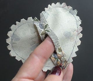 How to Make Decorative Padded Fabric Hearts for Dangling and Hanging! | Sewing Kit Heart Sachet, Scrap Fabric Crafts, Fabric Hearts, Heart Template, Fabric Ideas, Fabric Heart, Shabby Chic Crafts, Christmas Hearts, Lavender Bags