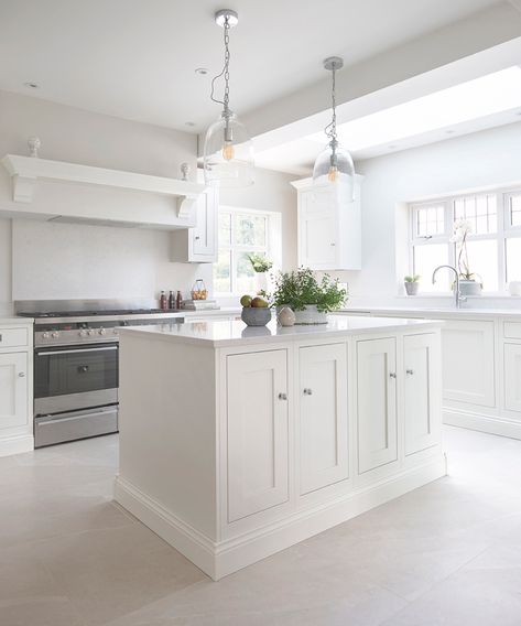 Small white kitchen ideas: 10 design tips for light kitchens | Homes & Gardens 1909 Kitchens, White Kitchen Floor, Plain English Kitchen, Small White Kitchens, White Tile Floor, Kitchen Wall Tiles, Kitchen Floor Tile, Kitchen Inspiration Design, Bespoke Kitchens