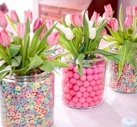 Literally sweet baby shower centerpiece Candy Table Centerpieces, Vase Filler Ideas, Baby Shower Unique, Jar Fillers, Baby Shower Boho, Easter Lunch, Table Flower Arrangements, Vase Ideas