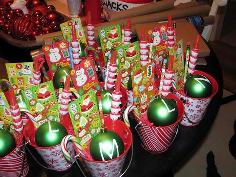 I want to make something like these for m little lady's class something wrapped though so they all have something to open~XVF School Christmas Party, Class Gifts, Classroom Christmas, Candyland Christmas, Classroom Treats, 4 December, Classroom Gifts, Kids Class, Christmas School