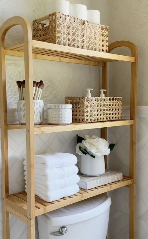 Rental Bathroom Storage Ideas, Towel Storage Small Bathroom, Rattan Bathroom, Creative Bathroom Storage Ideas, Ideas For Bathrooms, Impressive Wallpaper, Shoe Organization, Rental Bathroom, Bathroom Shelf Organization