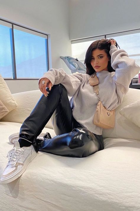 Stylizacje Kylie Jenner, Moda Kylie Jenner, Kylie Jenner Outfits Casual, Kylie Jenner Street Style, Kylie Jenner Fotos, Stile Kylie Jenner, Instagram Office, Stile Kendall Jenner, Look Kylie Jenner