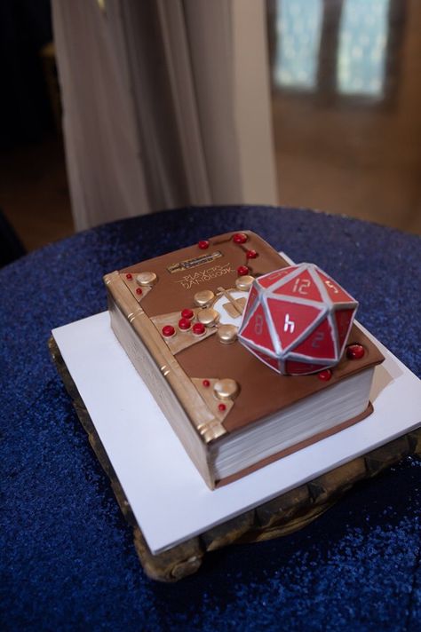 Dnd Grooms Cake, Nerdy Grooms Cake, Dungeons And Dragons Cake Birthday, D And D Cake, D&d Cake Ideas, Dnd Birthday Cake, D&d Cake, Warhammer Wedding, D20 Cake