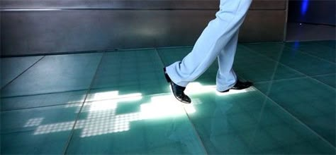 Interactive Floor by Sensacell. Integrated tech enables it to recognize when someone is walking over it and consequently light up Interactive Technology, Led Dance Floor, Interactive Floor, Creative Flooring, Floor Graphics, Disco Style, Led Dance, Digital Footprint, 3d Floor