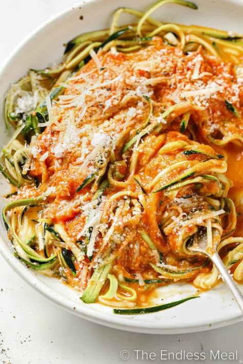 Zucchini spaghetti is a light and healthy take on a familiar favorite. Fresh zucchini noodles are served with a rich homemade tomato sauce. It's an easy recipe for weeknights, and it's ready in just 15 minutes! #theendlessmeal #zoodles #lowcarbdinner #zucchininoodles #healthypasta #spaghetti #pasta Zucchini Spaghetti Sauce, Spaghetti Zucchini Recipes, Zucchini Noodle Spaghetti, Spaghetti Recipes Vegan, Zucchini Spaghetti Recipe Healthy, Noodles With Tomato Sauce, Zoodles Spaghetti, Homemade Zucchini Noodles, Zucchini Noodle Recipes Healthy Low Carb