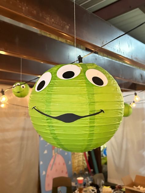 Toy Story Graduation, Toy Story Homecoming Theme, Toy Story Birthday Decor, Toy Story Yard Decorations, Toy Story Office Decorations, Toy Story School Decorations, Toy Story Themed Party, Toy Story Hallway Theme, Toy Story Alien Decorations