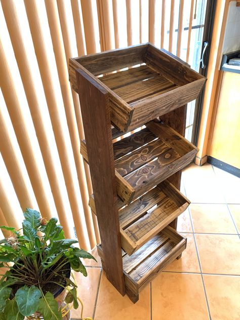 Reusing Pallets, Flea Market Crafts, Food Display Ideas, Repurposed Wood Projects, Reclaimed Wood Diy, Market Crafts, Wood Diy Projects, Diy Reclaimed Wood, Extreme Makeover Home Edition