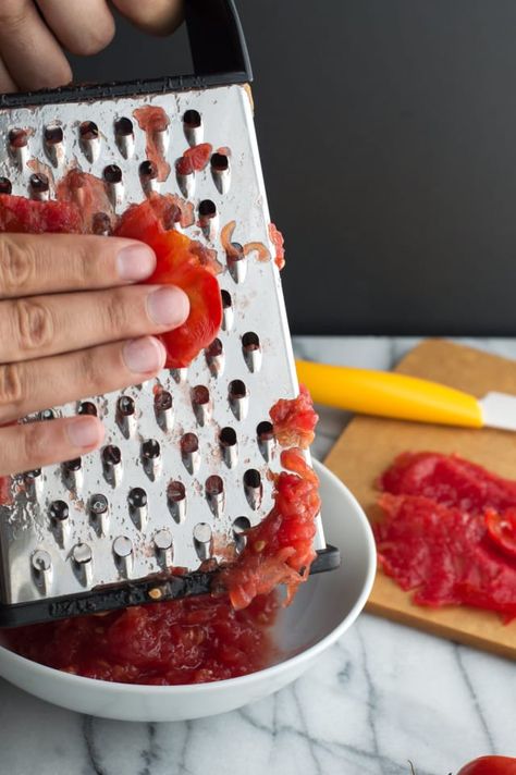 5 Reasons to Grate Tomatoes — Tips from The Kitchn Fresh Pasta Sauce, Summer Pasta Dishes, Food Mill, Easy Tomato Sauce, Tomato Season, Box Grater, Toast Toppings, Feel Good Food, Savoury Recipes