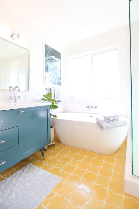 Modern, Bright Master Bathroom - yellow tile by Fireclay Tile. Remodel Bathtub, Yellow Bathroom Decor, Modern Home Decor Bathroom, Teal Bathroom, Bathtub Tile, Bright Bathroom, Yellow Bathroom, Yellow Tile, Bad Inspiration