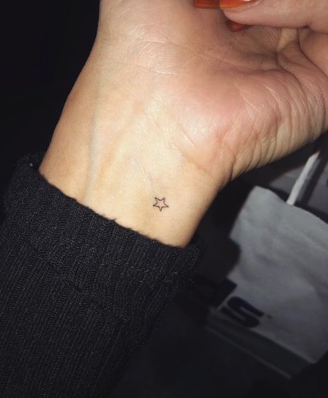 Star Tattoo Shoulder, Superhero Tattoos, Cap Tattoo, Small Star Tattoos, Petite Tattoos, Star Tattoo, Disney Tattoo, Dark Disney, Cute Tiny Tattoos