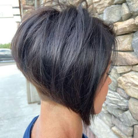 "bixie" Bob, Short Angled Bobs, Haircuts 2022, Inverted Long Bob, Inverted Bob Haircuts, Bob Shaved Nape, Shaved Nape Undercut, Angled Bob Haircuts, Asymmetrical Bob Haircuts