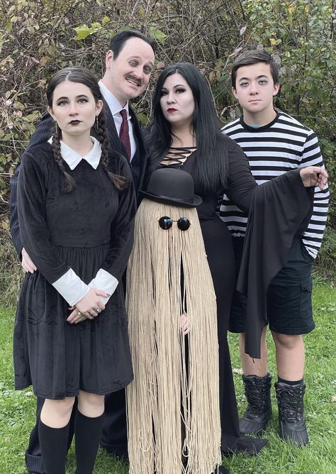 Adams Family Costume Family Of 5, Adams Family Cosplay, Addams Family Cosplay, Adam’s Family Couple Costume Diy, Adam Family Costume, Addams Family Costume Group, Family Costumes For 5 Halloween, The Adams Family Costumes, Adams Family Halloween Costumes