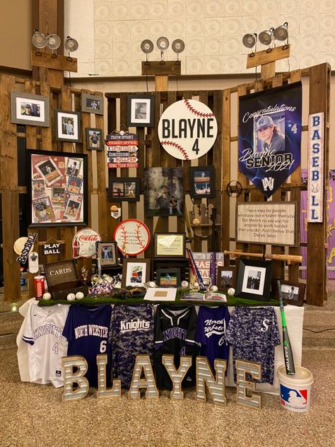 Backyard Graduation Party Ideas For Boys, Senior Table Ideas Sports, Baseball Graduation Party Ideas, Grad Party Table Display, Senior Tables, Senior Table Ideas, Graduation Photo Displays, College Signing Day, Baseball Senior Night