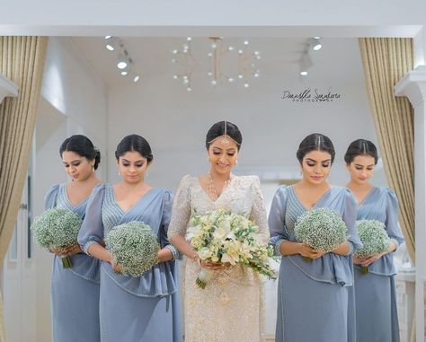 Sri Lankan Wedding Group Photos, Bridesmaid Kandyan Saree, Bridesmaid Saree Sri Lanka, Srilankan Wedding Bridesmaid, Bridesmaid Dresses Sri Lanka Kandyan, Bridesmaid Saree Color Schemes, Sri Lankan Bridesmaids, Kandyan Bridesmaid, Bridesmaid Dress Colours