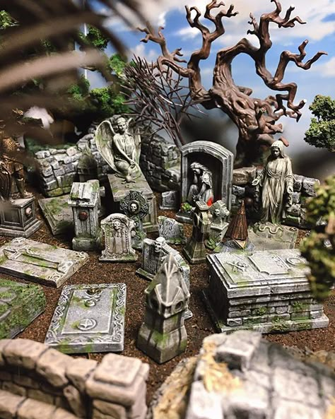 Miniature Graveyard, Beautiful Graveyard, Terrain Building, Fish Tank Themes, Warhammer Imperial Guard, Warhammer Terrain, Haunted Dollhouse, Miniature Gaming, 40k Terrain