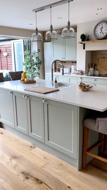 Wren Kitchens on Instagram: "Versatile, chic, unfussy, yet with heaps of personality, classic and shaker kitchens offer a truly stylish and timeless appeal. @home_sweet_morris_home #shakerkitchen #traditionalkitchen #fyp #fypシ #kitchensofinstagram #kitchensofinsta #inspo #instagood #insta #instagram #instafashion #instahome #wrenovation #wrenkitchens #interiorinspo #interiør #interior #reno #fypage #homedecor #homerenovation #homestyle #interior123 #interior125 #décor #decoração #decorideas" Wren Shaker Kitchen, Wren Kitchen Shaker, Wren Kitchens, Sage Kitchen, Shaker Kitchens, Wren Kitchen, Morris Homes, Kitchen Styles, Shaker Style Kitchens