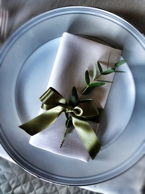 Napkin with ribbon Wedding Napkin With Ribbon, Ribbon Around Napkin Wedding, Napkin Folding Ideas With Ribbon, Ribbon Tied Napkins, Serviette Folding Ideas Simple, Napkin Tied With Ribbon, Napkins With Ribbon, Napkin With Ribbon, Napkin Folding Ideas Wedding