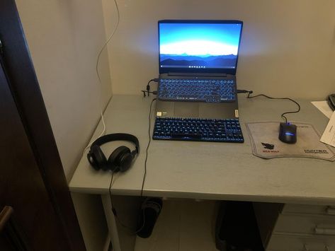 Study Setup, Laptop Gaming Setup, Laptop Setup, Computer Aesthetic, Aesthetic Setup, Game Setup, Setup Gamer, Desktop Setup, Game Websites