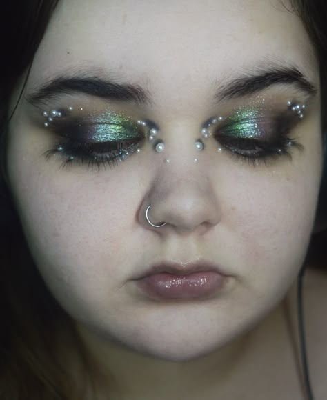 It’s hard to be symmetrical when your face is so not 🐦 also why do I think of a pearl necklace when I think of a pigeon?? Using the @cheeryep_makeup 16-Color Natural Star Eye Shadow Palette in #08Ambition- Fantasy Full Sparkle sent to me by @cbeauty_mall Makeup ideas, creative makeup, iridescent, shimmer, glitter, eyeoutfits, fairy core, fantasy core, blue, green, purple, pigeon #eyeoutfits #mtlblogger #hoodedeyesmakeup #hoodedeyes #cheeryep #cbeautymall #cbeauty #nikond3200 #softglam... Dark Fairy Eye Makeup, Pigeon Makeup, Whimsical Makeup Fairies, Green And Silver Makeup, Green Fairy Makeup, Goblincore Makeup, Mall Makeup, Dark Fairy Makeup, Makeup Ideas Creative