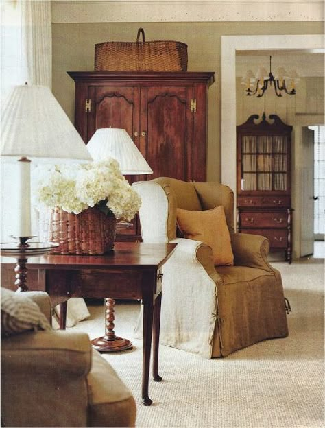 Lovely slipcovers, love the colour. Classic, timeless furniture.......The inheritable home Nancy Braithwaite, Casa Country, French Country Living Room, Timeless Furniture, Country Living Room, Traditional Living, Traditional Furniture, Notes Design, French Country House