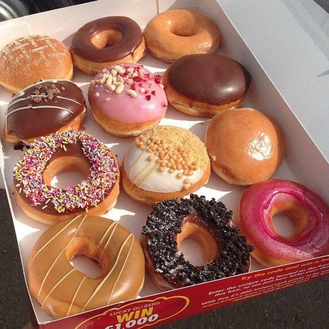 Pin for Later: Warning: You're About to Get the Biggest Doughnut Craving of Your Life If you bring these to work on Friday, you will definitely win the Co-Worker of the Year award. Credit- @popsugar Sleepover Food, Junk Food Snacks, God Mat, Delicious Donuts, Think Food, Food Goals, Food Platters, Breakfast Casserole, Food Obsession