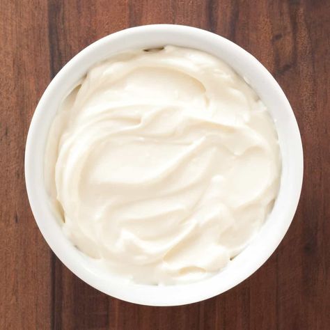 This picture speaks for itself showing a thick and creamy textured cream cheese. Diy Whipped Cream, Cream Cheese Spread Recipes, Honey Dip, Cheese Spread Recipes, Yogurt Honey, Cream Cheese Spread, Making Whipped Cream, Make Cream Cheese, Avocado Cream