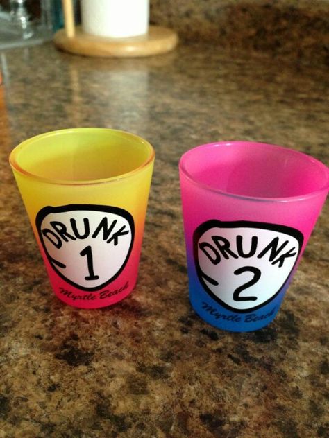 Best friend shot glasses!!lmao!!@Summer Bybee-Oneill,these are what we need! Best Friend Shot Glasses, Fun Shot Glasses, Funny Shot Glasses Sayings, Painted Shot Glasses Diy, Shot Glass Painting Ideas, Alcohol Cups, Diy Shot Glasses, Painted Shot Glasses, Shot Glass Ideas