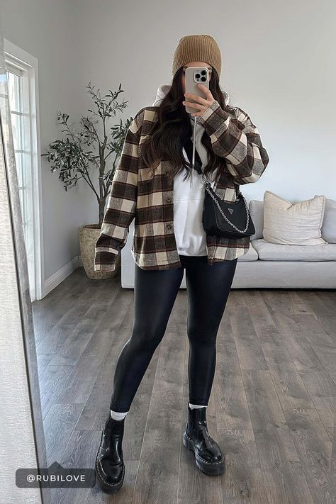 Oversized Flannel Outfits, Shacket Outfit Women, Womens Fall Outfits, Flannel Outfits Fall, Shacket Outfit, Plaid Shirt Outfits, Flannel Shacket, Flannel Outfits, Plaid Shacket