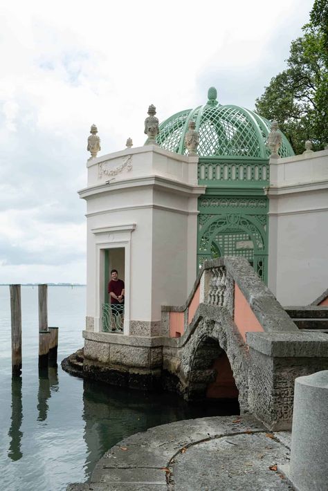 Visiting the Vizcaya Museum and Gardens is a must if you love weekend getaways and Mediterranean architecture! Vizcaya Photoshoot, Vizcaya Miami, Vizcaya Museum And Gardens, Vizcaya Museum, Miami Trip, Palm House, Mediterranean Architecture, Magic City, Italian Villa