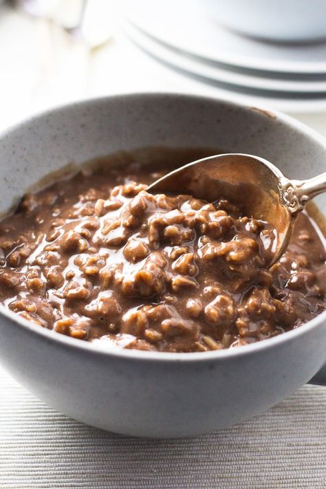 This rich and creamy hot chocolate oatmeal is a dream come true for all chocoholics. It's super easy and quick to make, will satisfy your chocolate craving and fill you up at the same time. You can make it with regular whole milk or make it vegan with non-dairy milk. Made using only real food ingredients. #chocolate #oatmeal #vegan #vegetarian #cleaneating #healthy #recipe #realfood Hot Chocolate Oatmeal, Spanish Hot Chocolate, Hot Chocolate Easy, Oatmeal Vegan, Spanish Recipe, Creamy Hot Chocolate, Oatmeal Toppings, Breakfast Oats, Non Dairy Milk