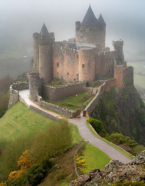 Midevil Castle, Italian Castle, Beast's Castle, British Castles, Castles In Ireland, Castles In England, Castle Mansion, European Castles, Mysterious Places