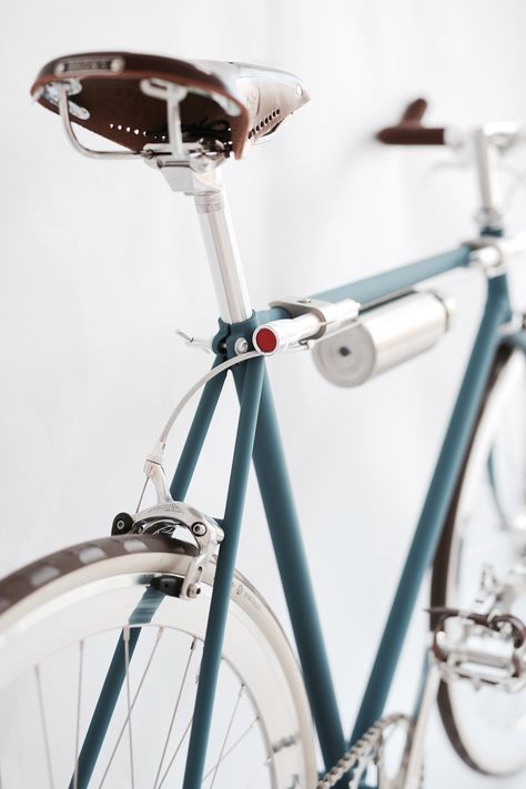 PETROL SINGLE SPEED BIKE on Behance Bici Retro, Bike Restoration, Bicycle Diy, Classic Road Bike, Road Bike Vintage, Single Speed Bike, Velo Vintage, Retro Bike, Fixed Bike