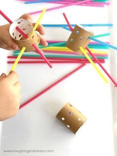 Easy Games For Kids, Preschool Fine Motor, Baby Learning Activities, Fine Motor Skills Activities, Motor Skills Activities, Toddler Play, Toddler Learning Activities, Cardboard Tubes, Toddler Fun