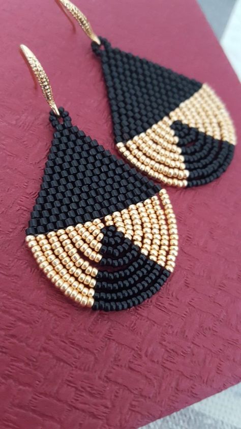 Brick Stitch For Beginners, Seed Bead Teardrop Earrings Tutorial, Beaded Earing Diy Free Pattern, Seed Bead Earrings Diy Free Pattern, Witchy Beaded Earrings, Seed Bead Earrings Patterns Free, Fringe Beaded Earrings Pattern, Beaded Earring Tutorial, Beadwork Patterns Free Seed Bead Tutorials