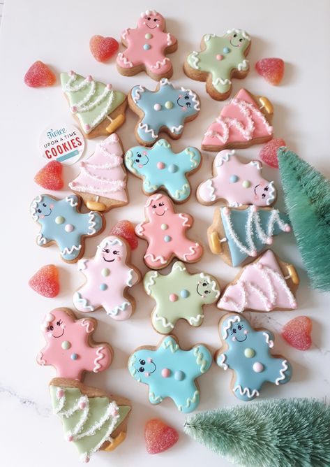 Birthday Gingerbread Cookies, Pastel Gingerbread Man, Danish Pastel Christmas, Pastel Christmas Cookies, Pastel Gingerbread Christmas Decor, Pastel Gingerbread House, Pizza Business, Pastel Gingerbread, Pastel Christmas Decor