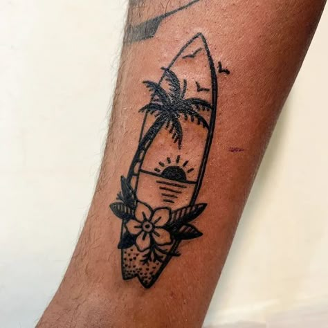 American Traditional Surf Tattoo, Traditional Surfboard Tattoo, American Traditional Surfboard Tattoo, Beach Style Tattoos, Surfing Tattoos Girl, Surfers Tattoo, Surf Board Tattoo Design, Small Maori Tattoo, Traditional Beach Tattoo