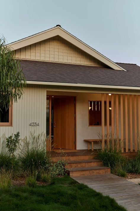 Stewart — Mallis Workshop / TM Design Build Modern Addition To Traditional House, Older Homes Exterior, Midcentury Ranch Exterior, California Ranch Style Homes Exterior, Midcentury Exterior, Home Exterior Styles, Colorful Exterior, Earthy Design, Mid Century Exterior