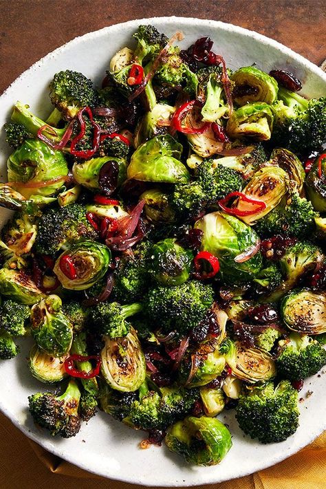 This quick and easy 30-minute side dish recipe incorporates brussels sprouts, broccoli and cranberries to create the ultimate fall recipe. Whether you’re looking to eat this broccoli recipe as a side dish, appetizer, snack, light lunch or Thanksgiving recipe, it’s a great choice for a Thanksgiving recipe.#sidedishes #thanksgivingrecipes #broccolirecipes #brusselssproutsrecipes Fall Broccoli Recipes, Thanksgiving Greens Sides, Broccoli Brussel Sprouts Recipes, Winter Veggies Recipes, Roasted Broccoli And Brussel Sprouts, Thanksgiving Veggie Sides, Thanksgiving Broccoli, Fall Vegetable Side Dishes, Easy Food Dishes