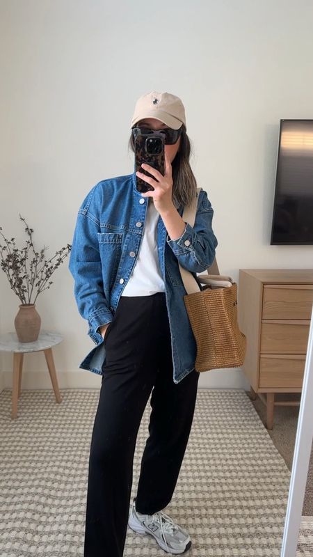 Denim Shirt Outfit, Japan Outfits, Quoi Porter, Denim Jacket Outfit, Skandinavian Fashion, Japan Outfit, Mode Casual, Casual Day Outfits, Casual Work Outfits