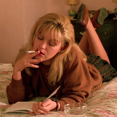 Twin Peaks Laura, Twin Peaks Aesthetic, Twin Peaks Fashion, Grunge Photos, Fire Walk With Me, Sheryl Lee, Laura Palmer, Twin Peaks, Owls