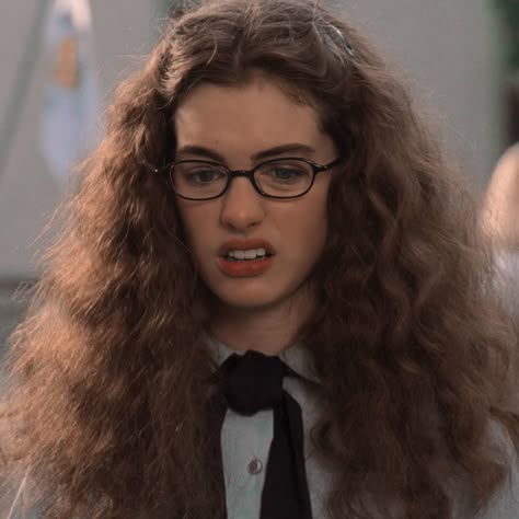 Princess Of Genovia, Film Romance, Mia Thermopolis, Diary Movie, The Princess Diaries, Mia 3, Princess Diaries, Disney Plus, Anne Hathaway