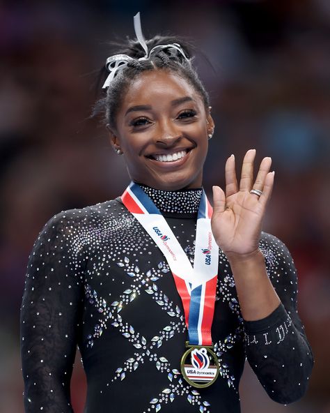 Watch Simone Biles Get a Super-Rare Standing Ovation at the US Gymnastics Championships Simone Biles Instagram, I Live For The Applause, Simon Biles, Extrinsic Motivation, Jade Carey, Chloe Outfit, Winter Celebrities, Track N Field, Jordan Chiles