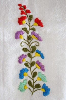 Here's the completed piece, based on the free embroidery pattern above.  If you look carefully, you can see where the "stem" and "back" stitches have been used to create a textured, three-dimensional effect. Bouquet Embroidery, Daisy Stitch, Mexican Pattern, Mexican Embroidery, Mexican Dress, Floral Embroidery Patterns, Embroidery Transfers, Embroidery Patterns Vintage, Authentic Mexican