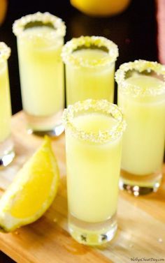 Lemon Drop Shots, Lemon Drink, Fresh Drinks, Boozy Drinks, Shot Recipes, Cheat Day, Classic Cocktail, Drinks To Try, Alcohol Drinks